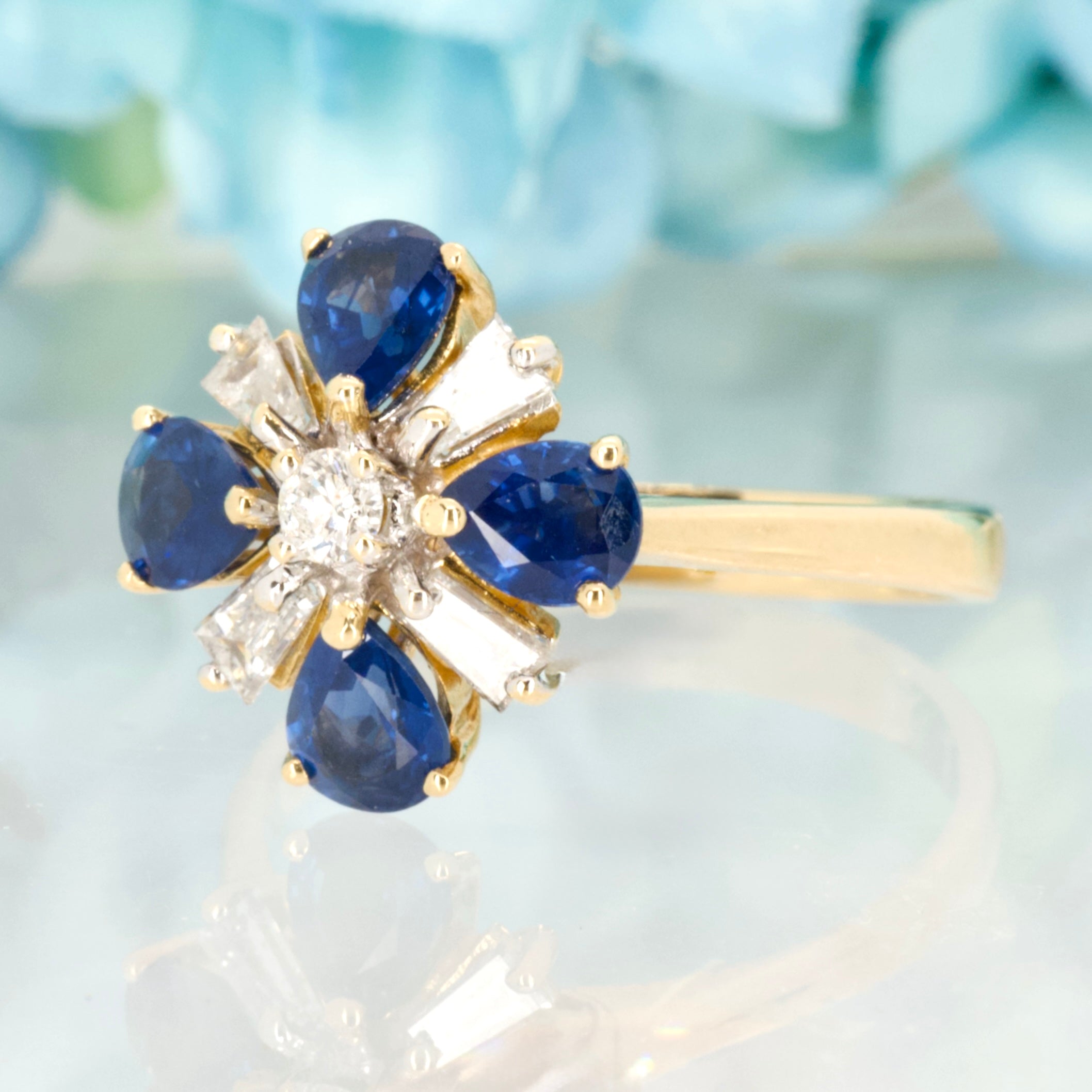 Pre-Loved 18ct Yellow Gold Sapphire & Diamond Cluster Ring