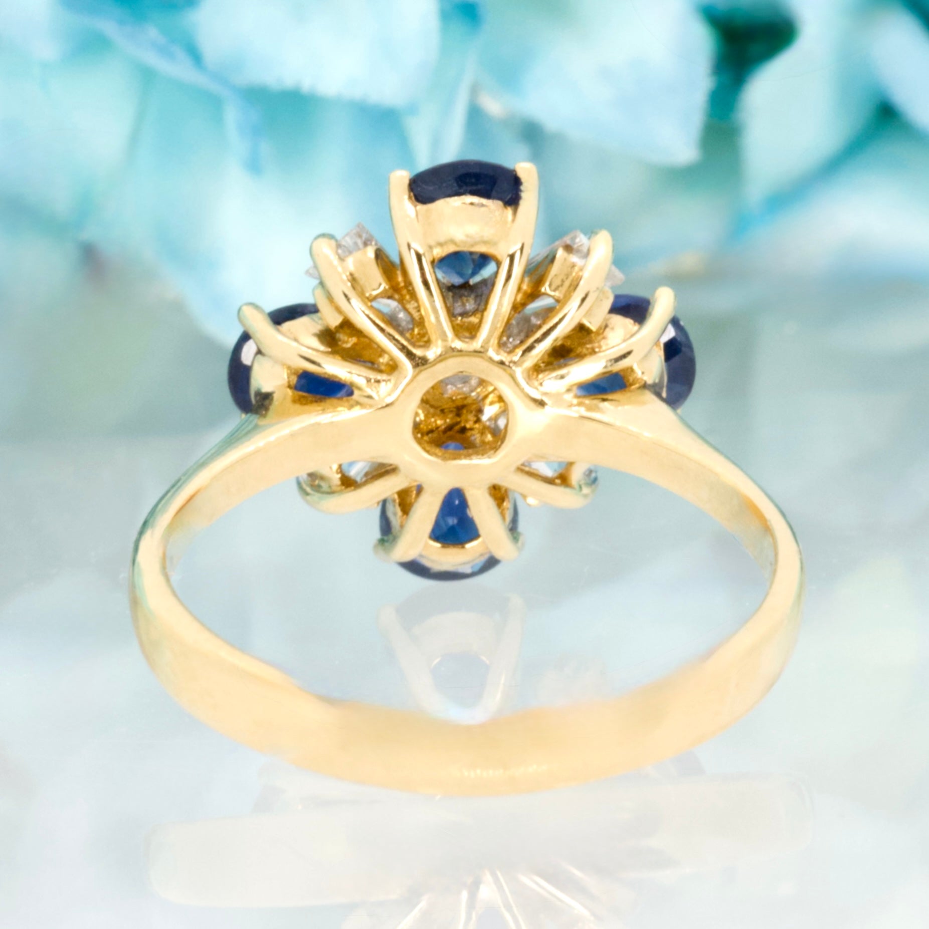 Pre-Loved 18ct Yellow Gold Sapphire & Diamond Cluster Ring