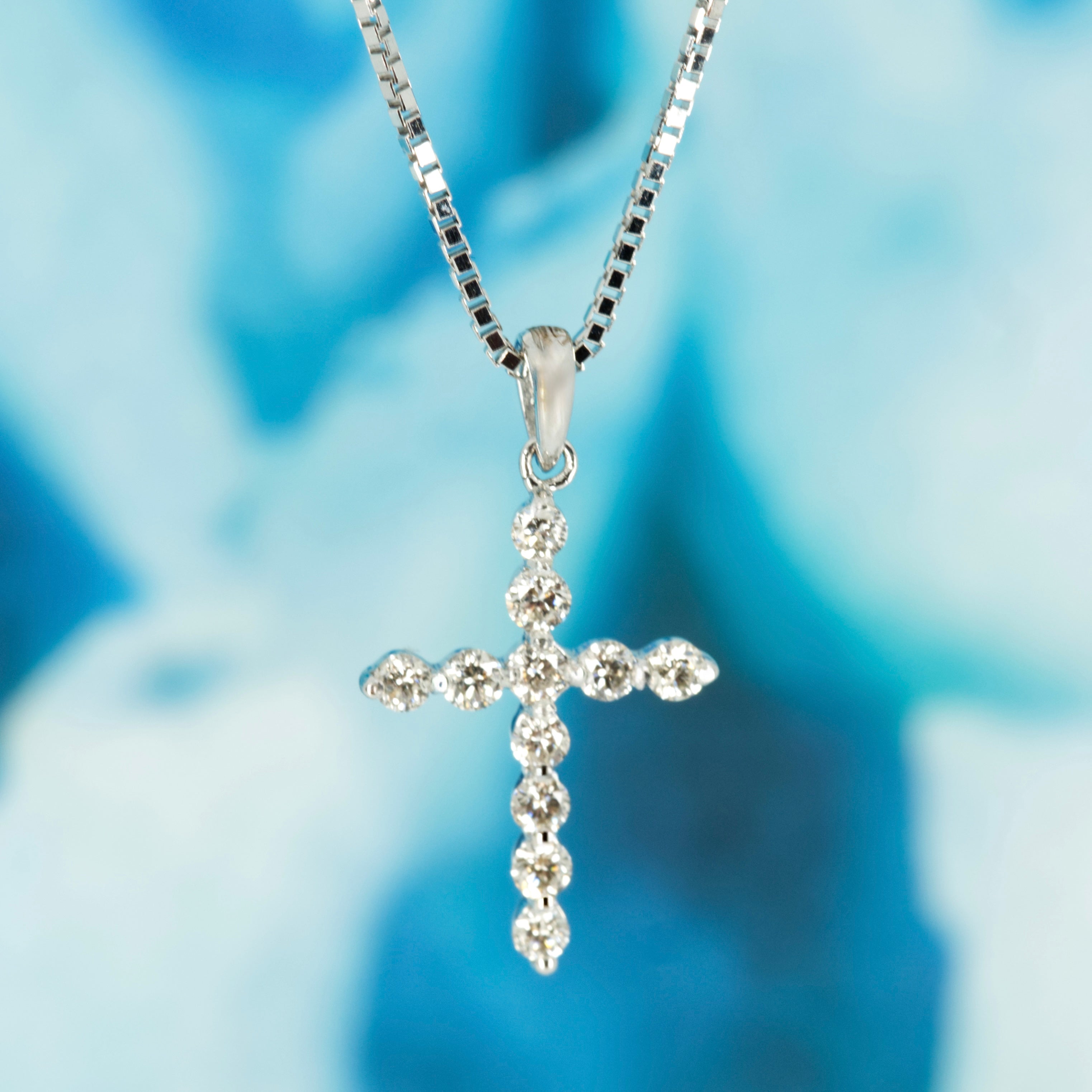 18ct White Gold 0.30ct Round Brilliant Cut Diamond Cross Pendant & Chain