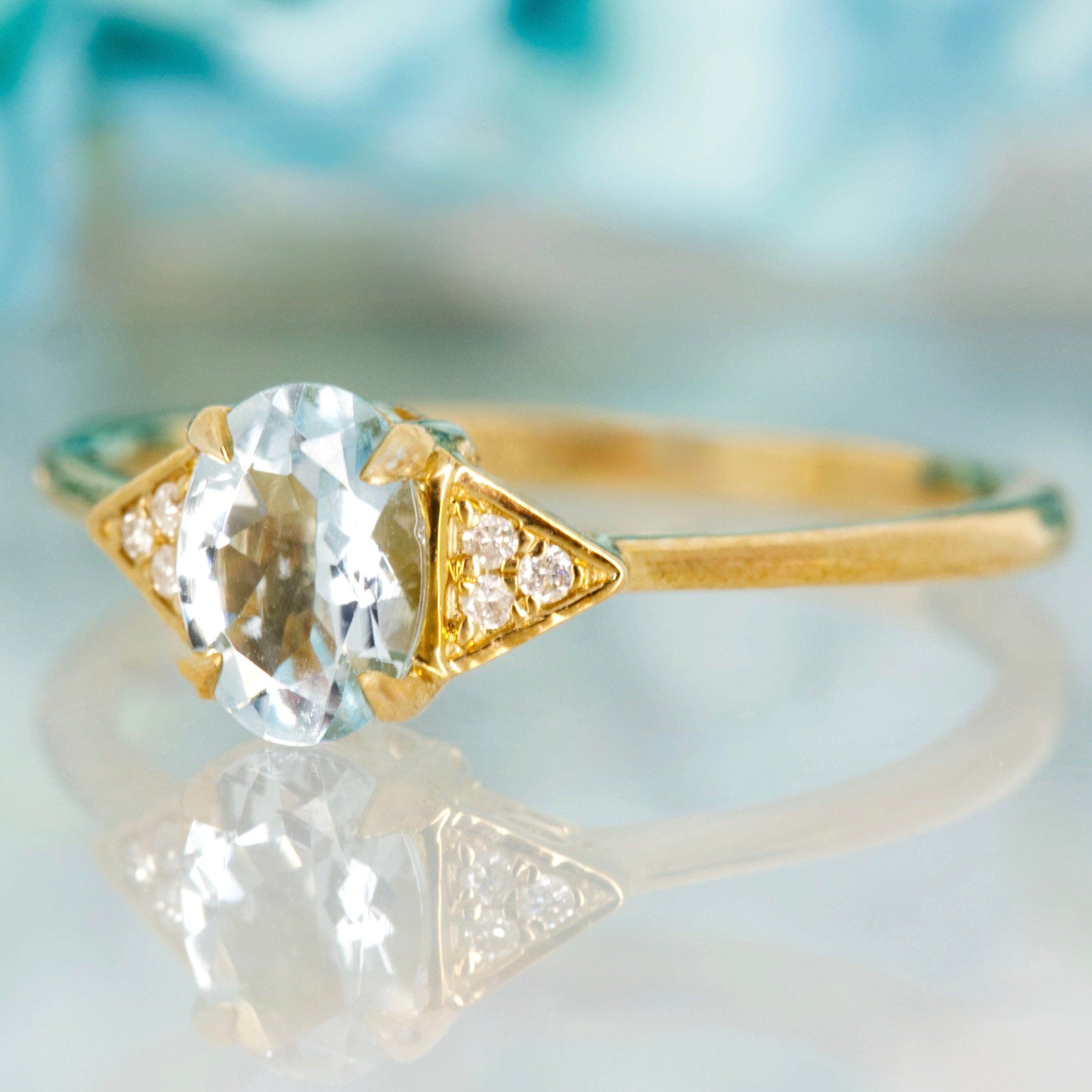 9ct Yellow Gold Oval Cut Aquamarine & Round Brilliant Cut Diamond Trefoil Ring