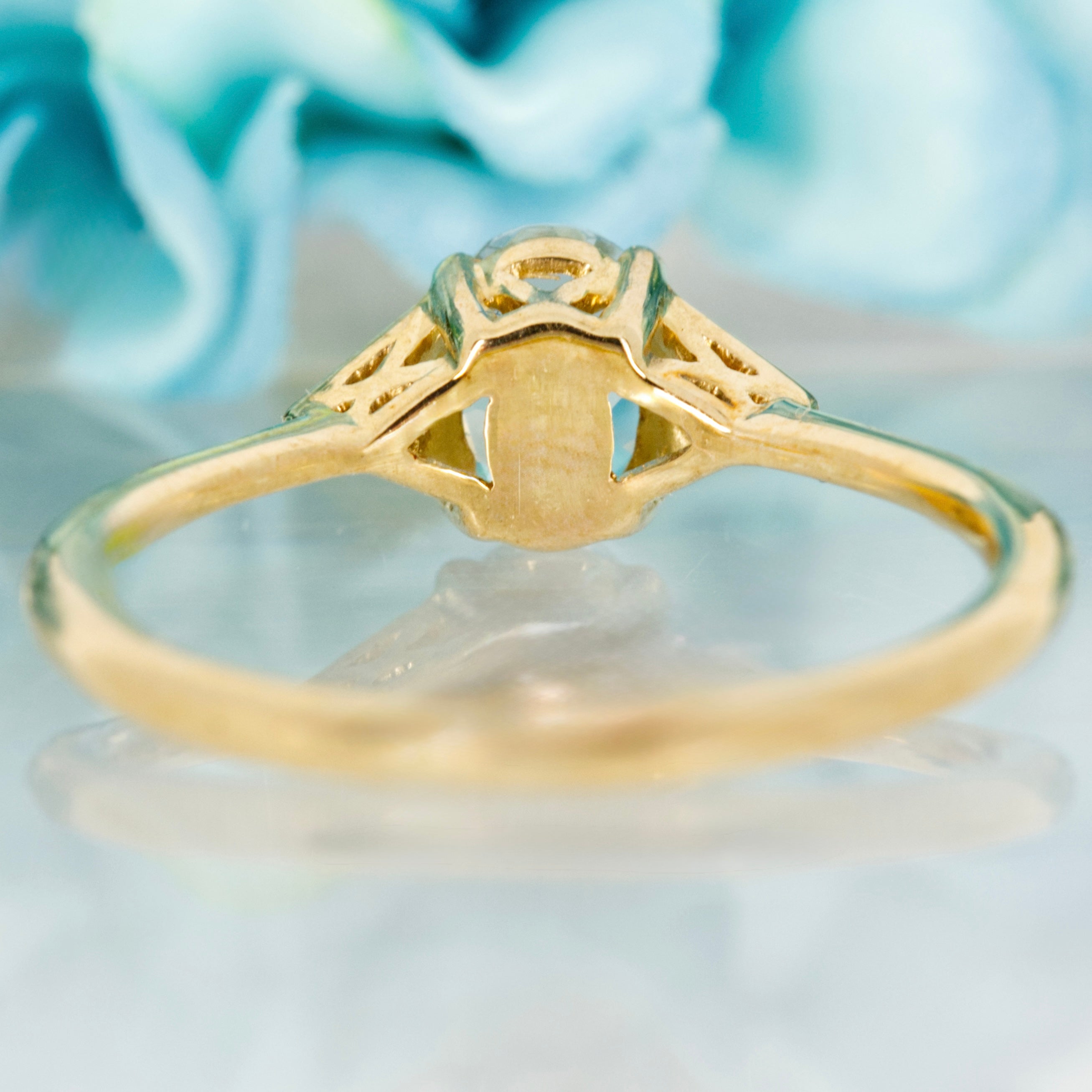 9ct Yellow Gold Oval Cut Aquamarine & Round Brilliant Cut Diamond Trefoil Ring