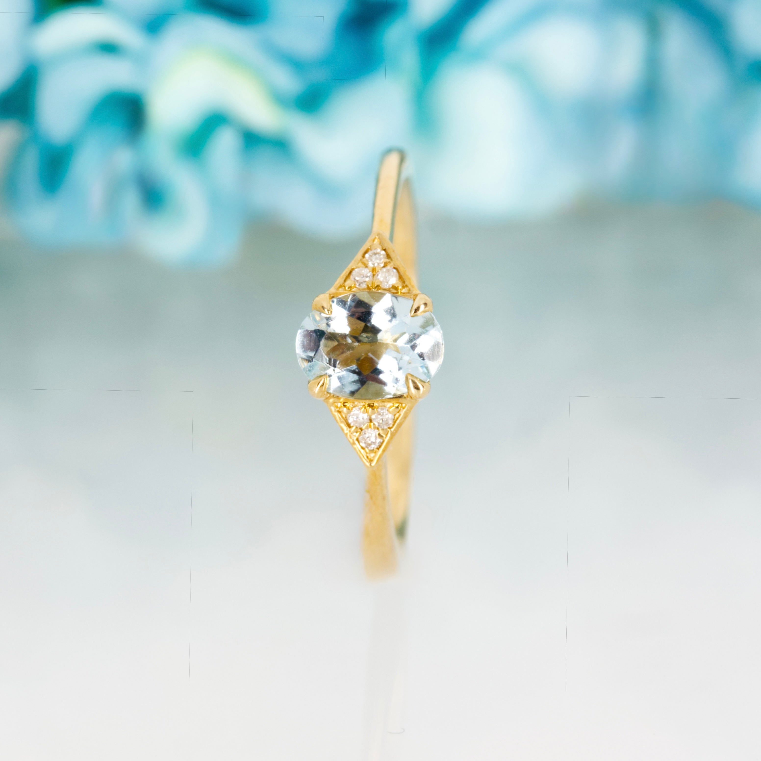 9ct Yellow Gold Oval Cut Aquamarine & Round Brilliant Cut Diamond Trefoil Ring