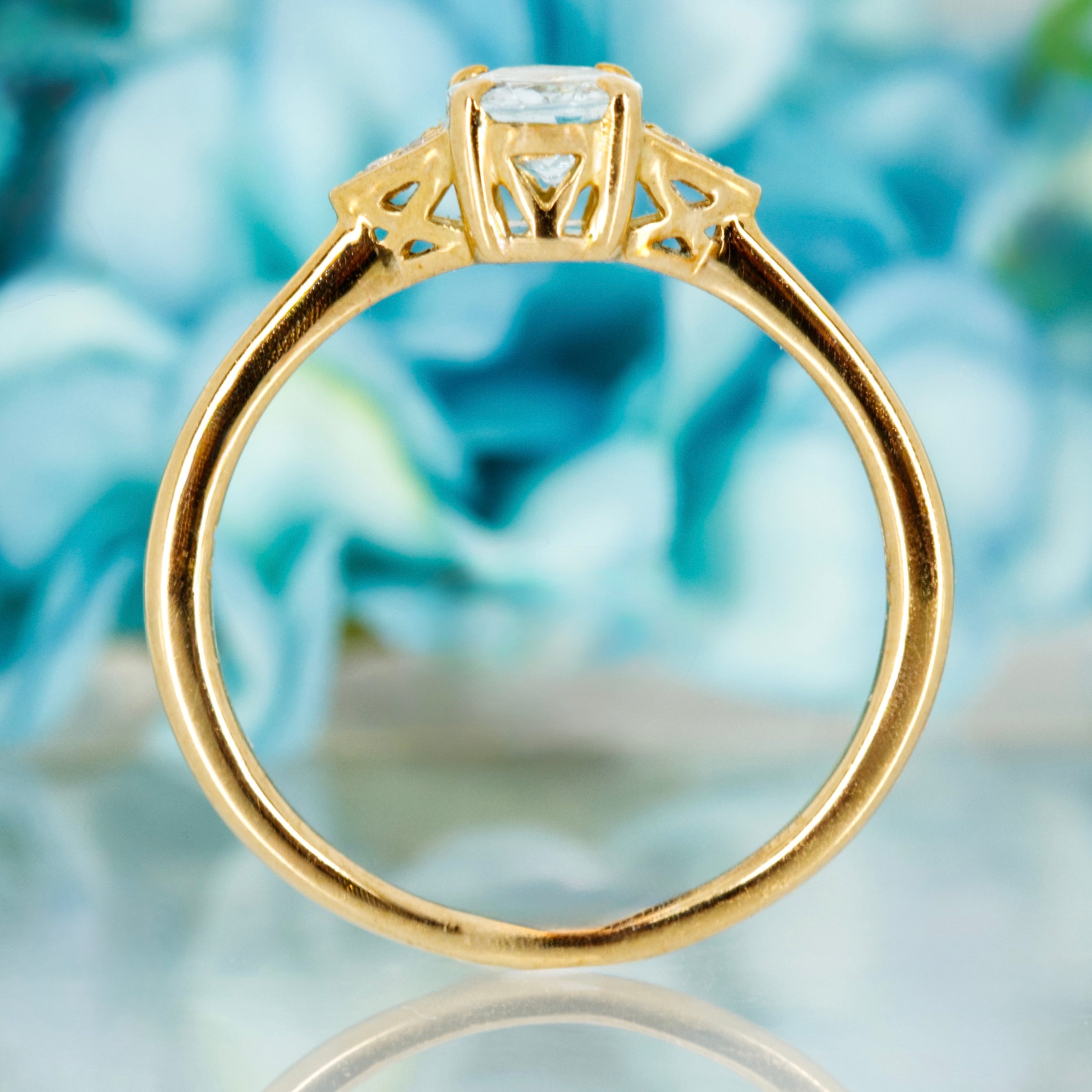 9ct Yellow Gold Oval Cut Aquamarine & Round Brilliant Cut Diamond Trefoil Ring