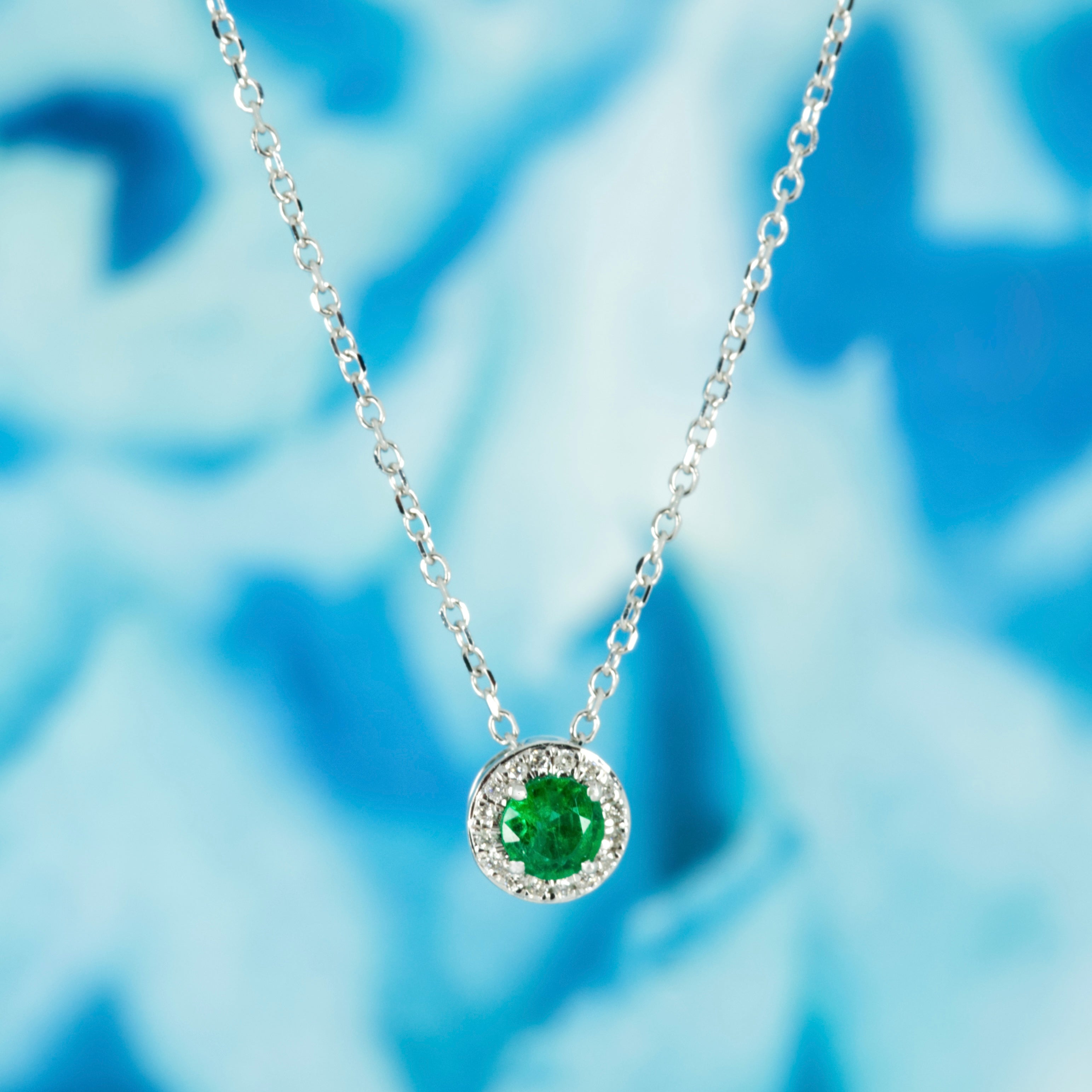 9ct White Gold Round Cut Emerald & Round Brilliant Cut Diamond Halo Cluster Pendant & Chain