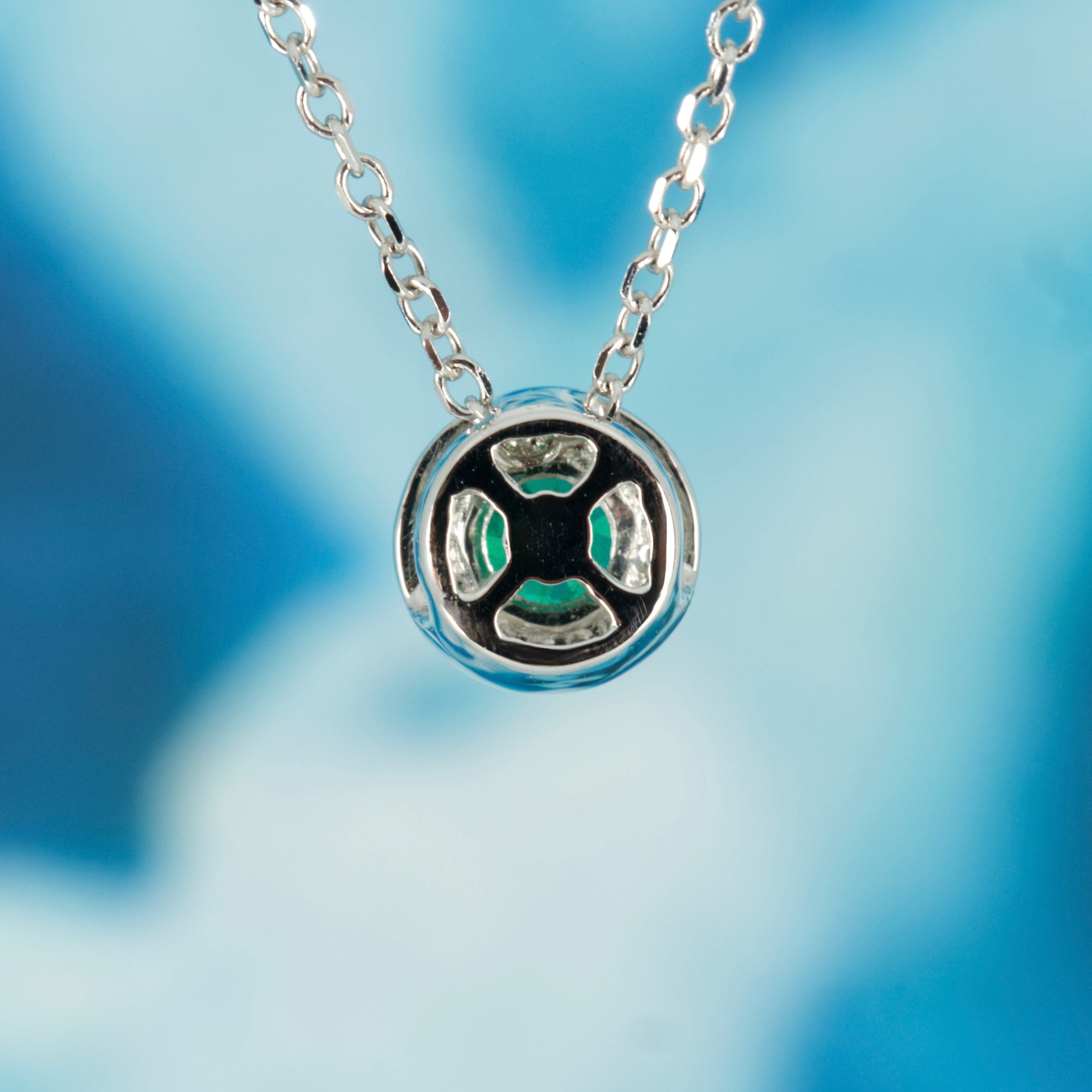 9ct White Gold Round Cut Emerald & Round Brilliant Cut Diamond Halo Cluster Pendant & Chain