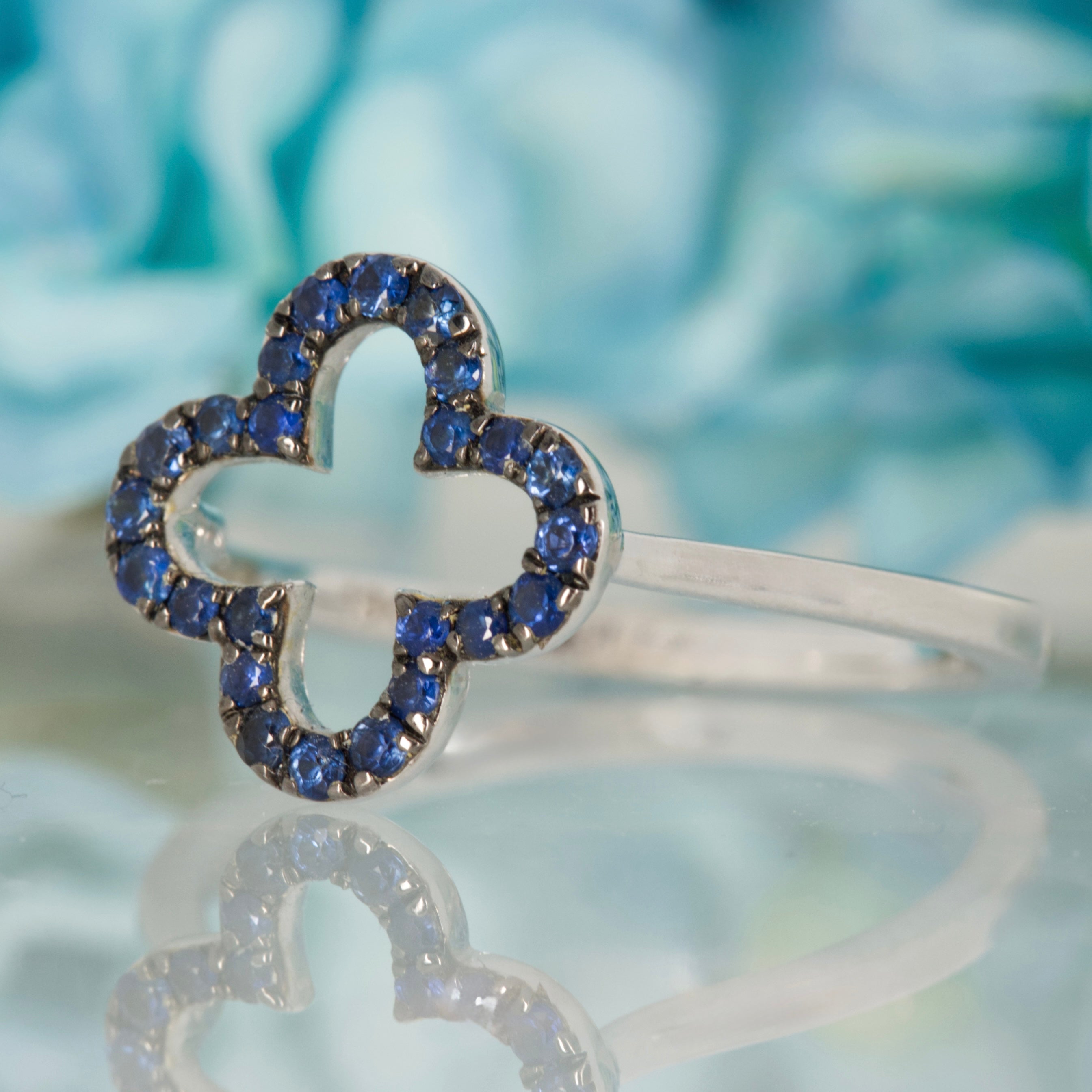 18ct White Gold Claw Set Round Cut Sapphire Openwork Clover Cluster Ring