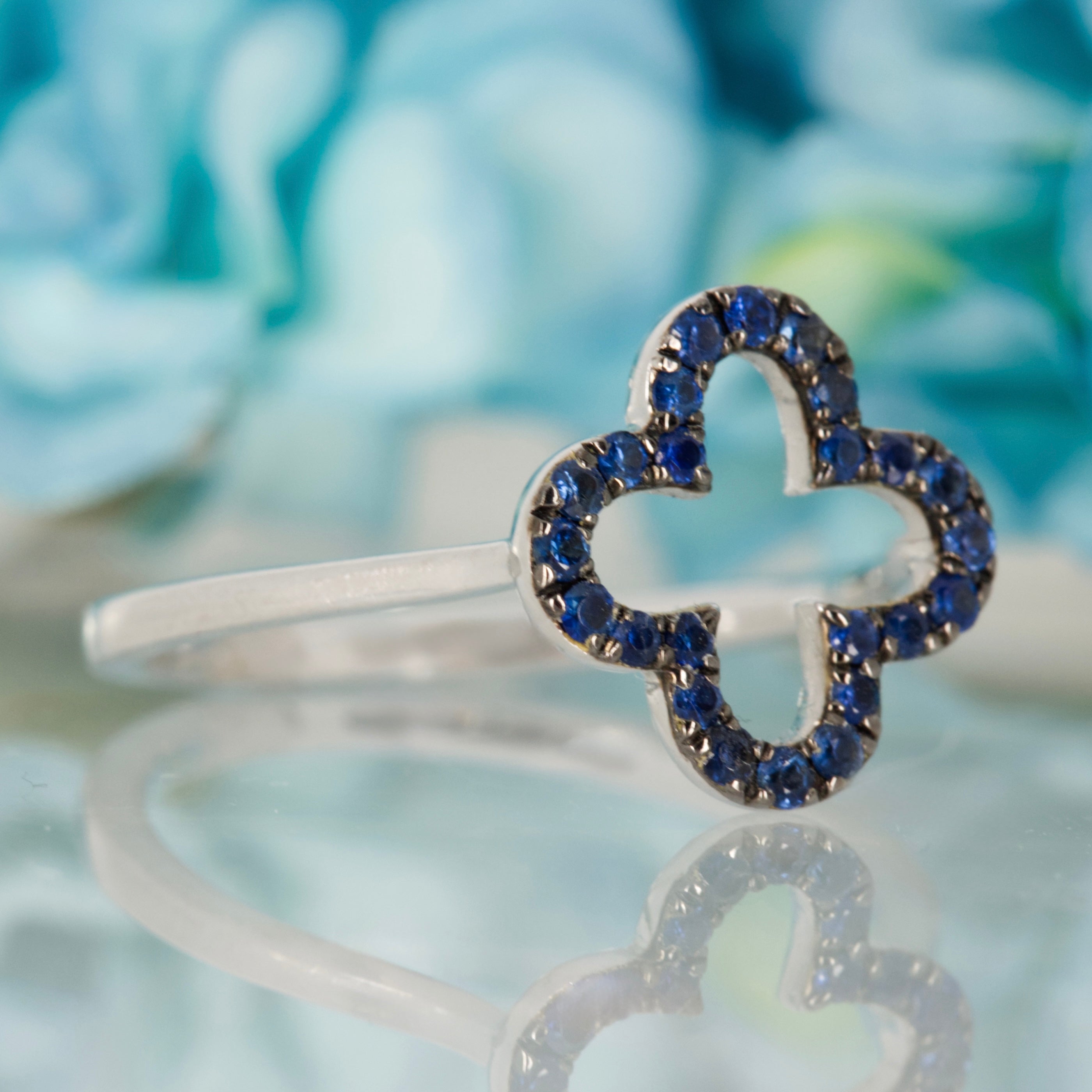 18ct White Gold Claw Set Round Cut Sapphire Openwork Clover Cluster Ring