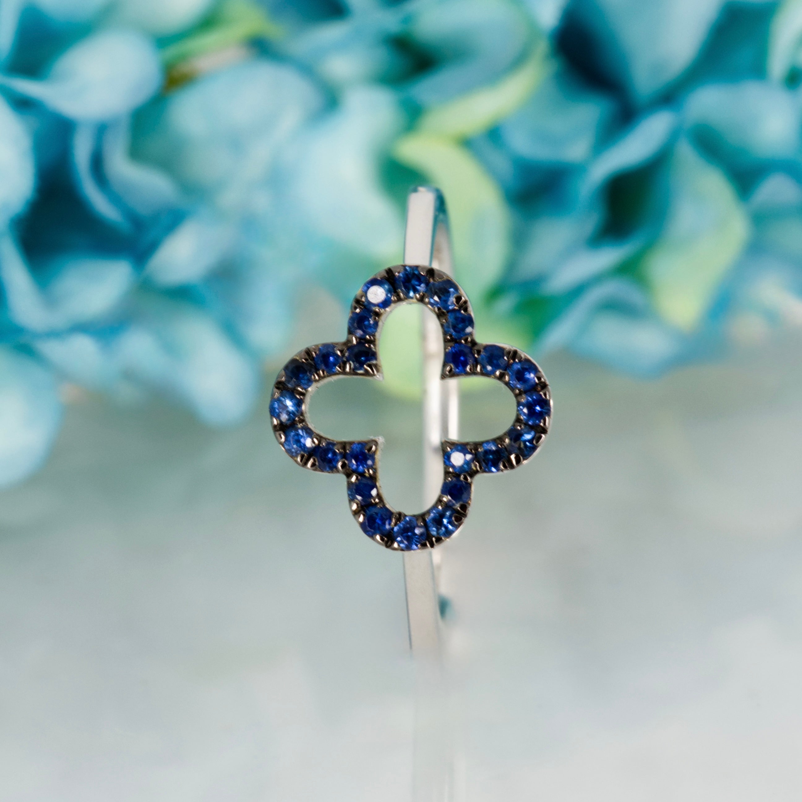18ct White Gold Claw Set Round Cut Sapphire Openwork Clover Cluster Ring