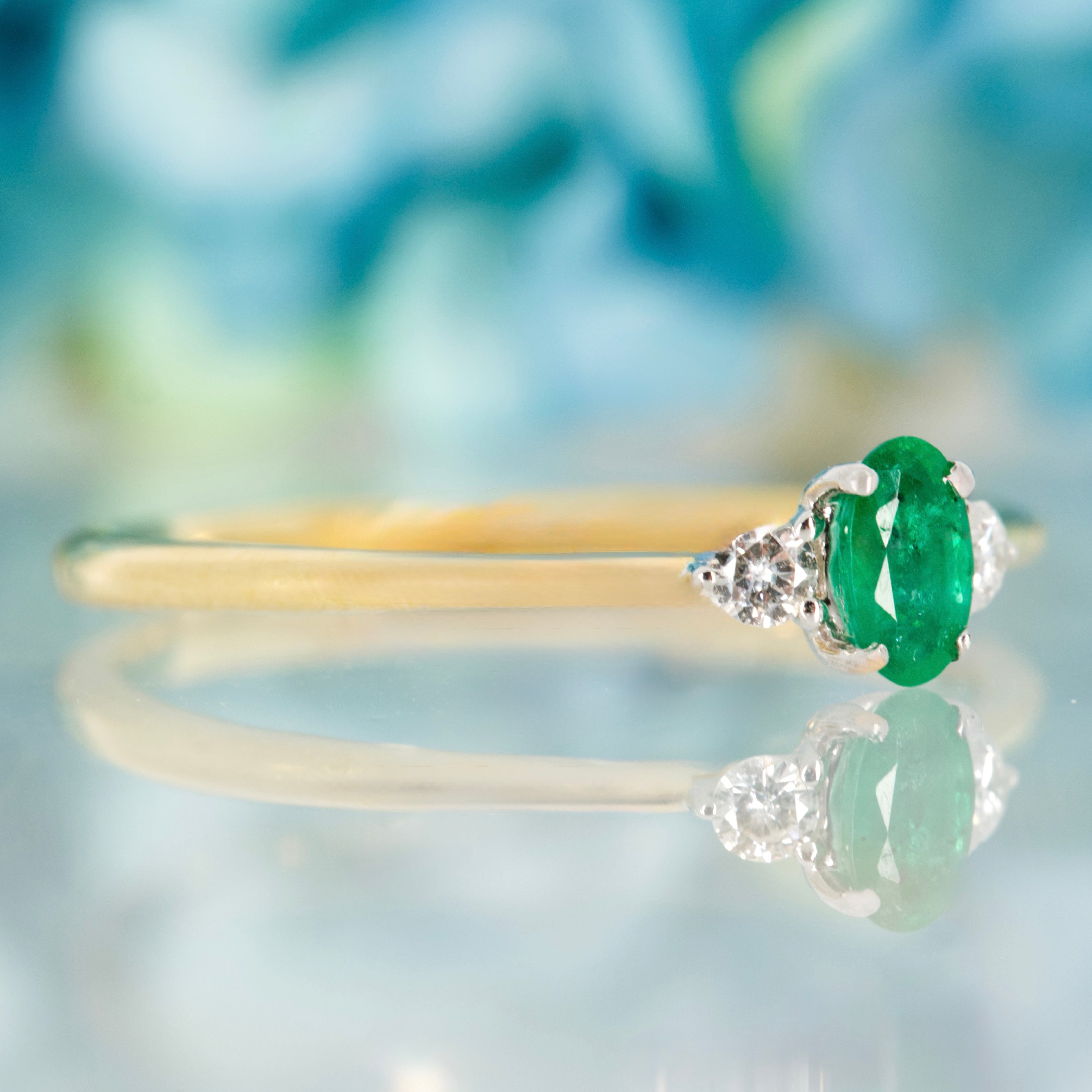 18ct Yellow Gold Oval Cut Emerald & Round Brilliant Cut Diamond Trilogy Ring