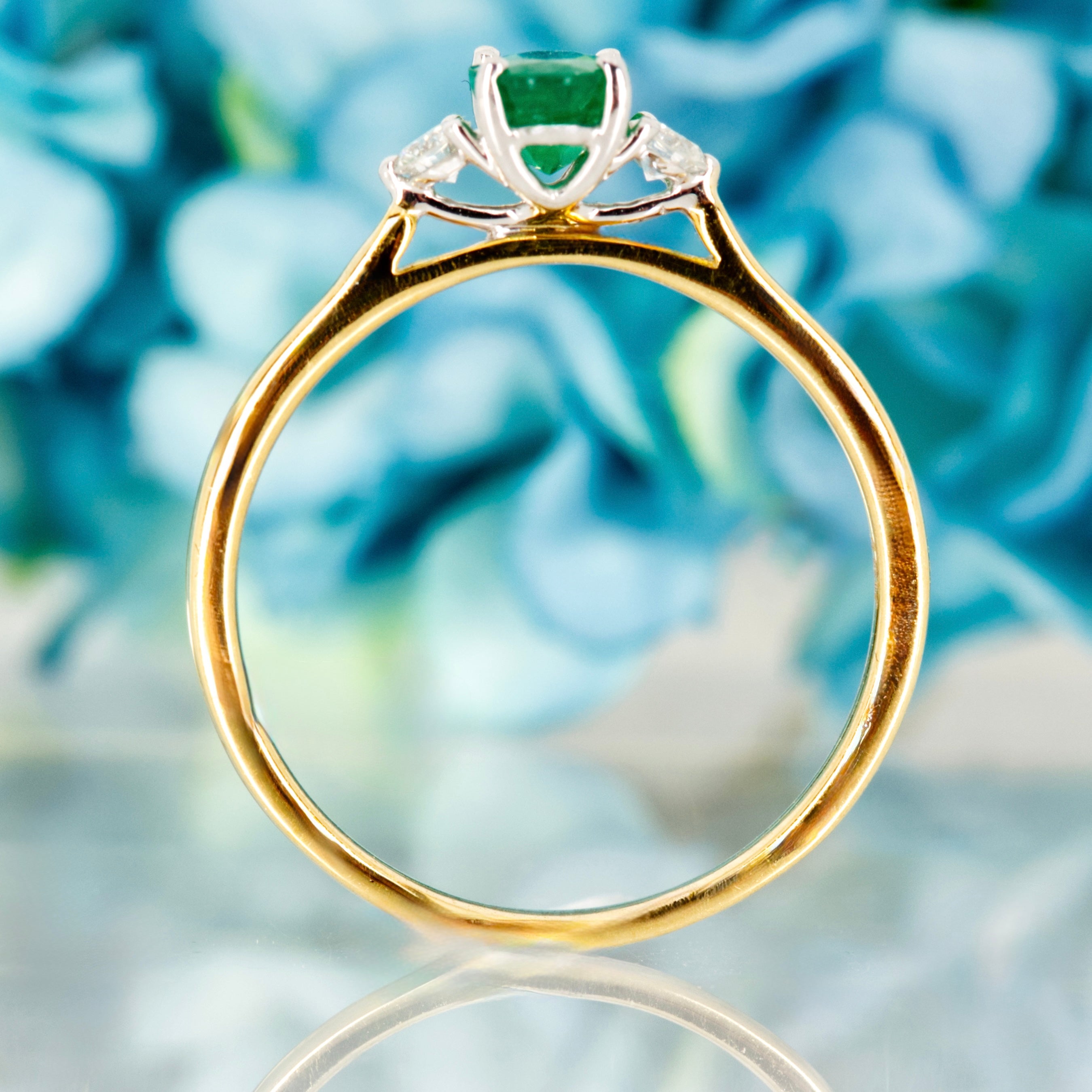 18ct Yellow Gold Oval Cut Emerald & Round Brilliant Cut Diamond Trilogy Ring