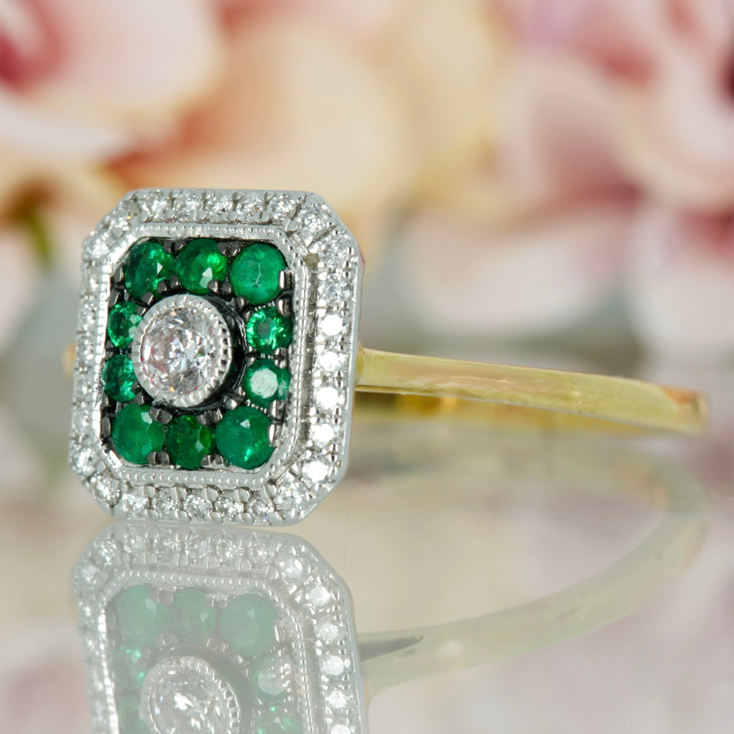 18ct Yellow Gold Round Cut Emerald & Round Brilliant Cut Diamond Square Cluster Ring