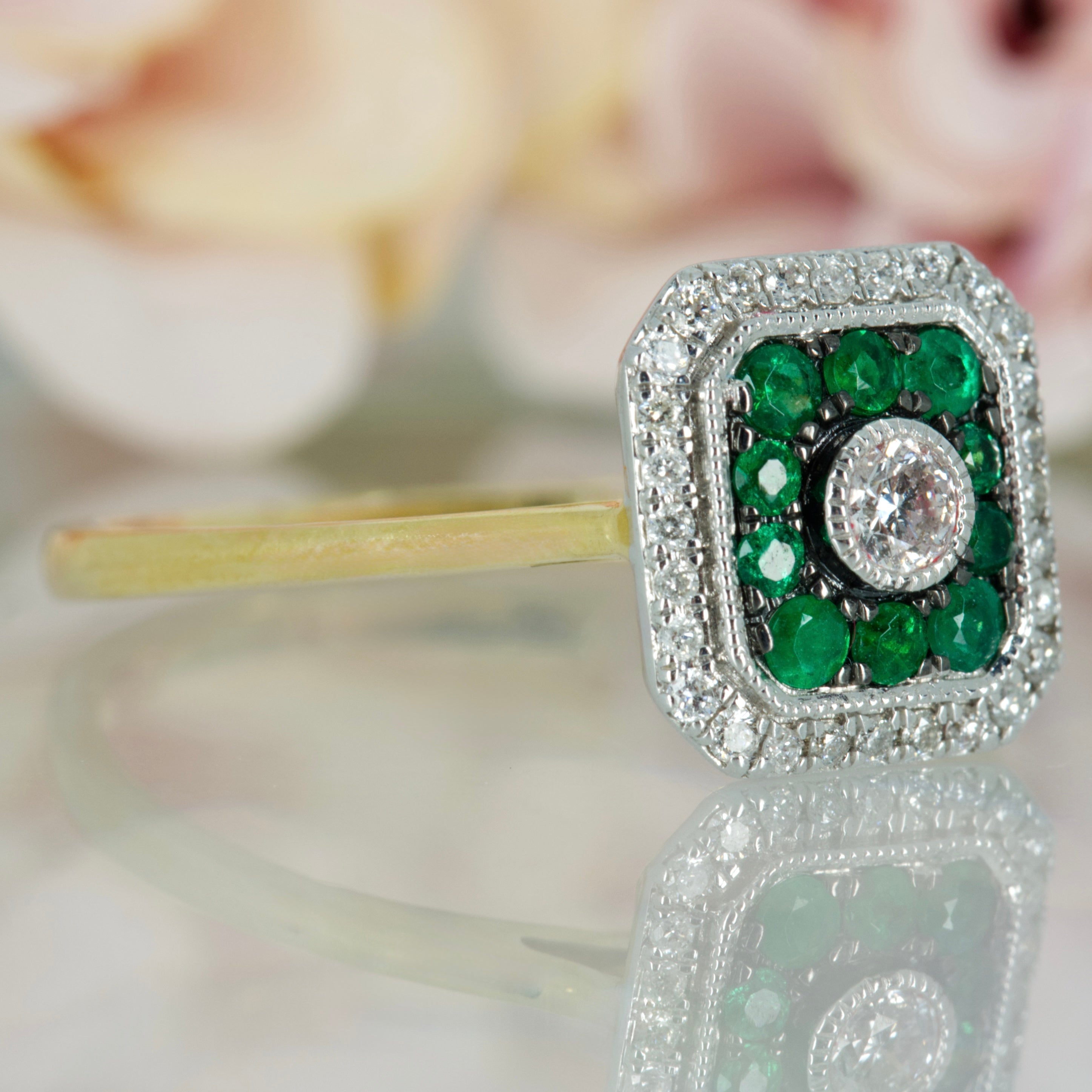 18ct Yellow Gold Round Cut Emerald & Round Brilliant Cut Diamond Square Cluster Ring