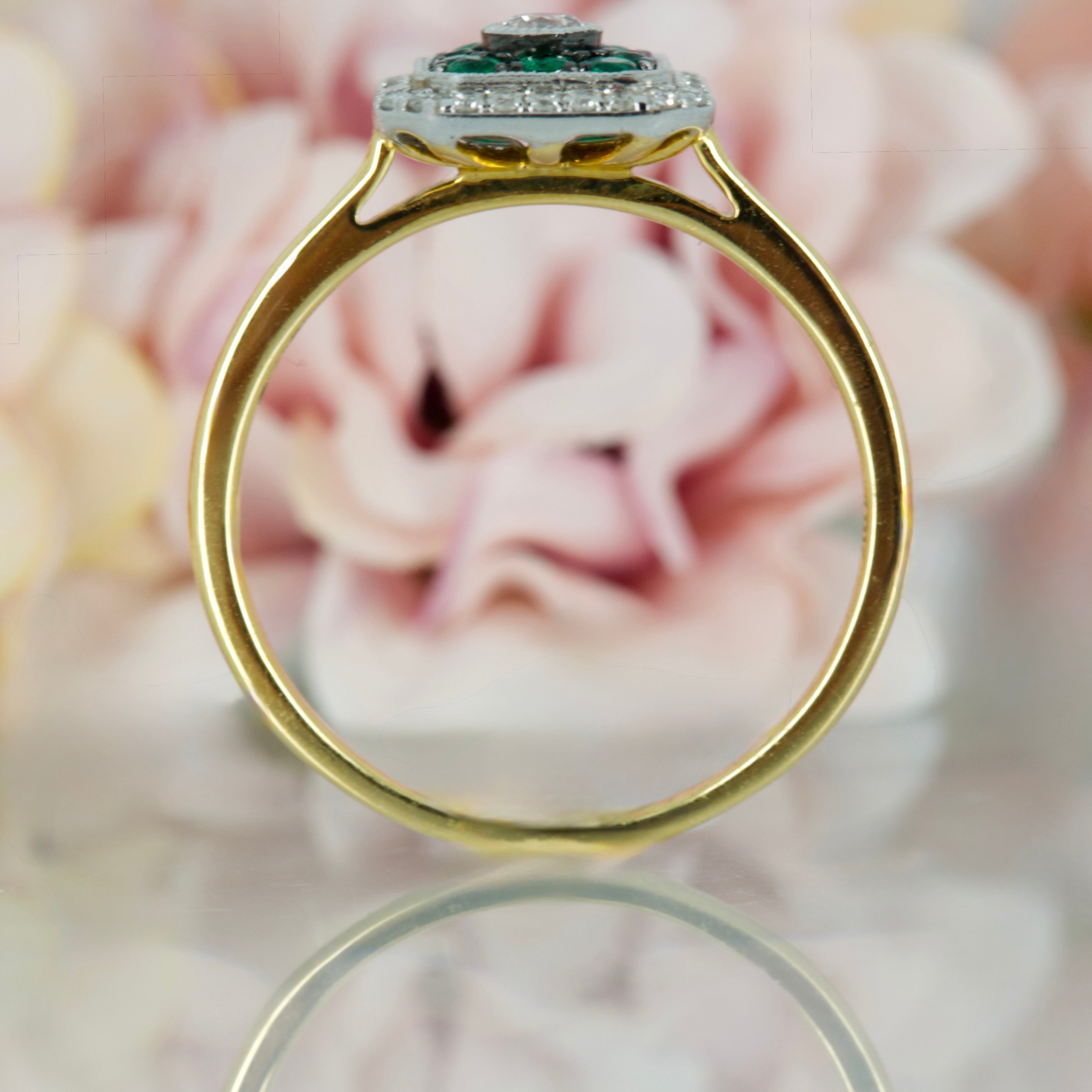 18ct Yellow Gold Round Cut Emerald & Round Brilliant Cut Diamond Square Cluster Ring