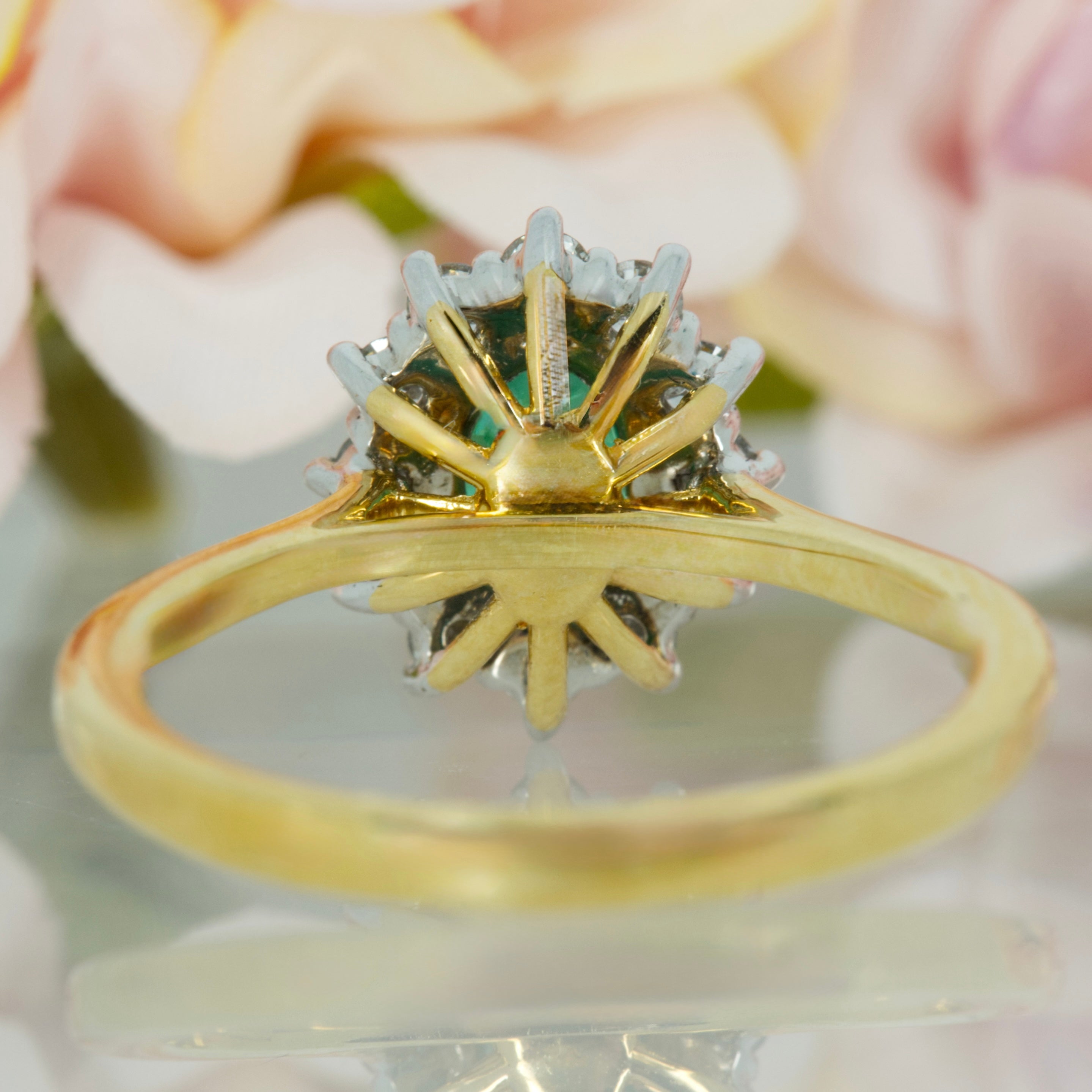 18ct Yellow Gold Oval Cut Emerald & Round Brilliant Cut Diamond Cluster Ring