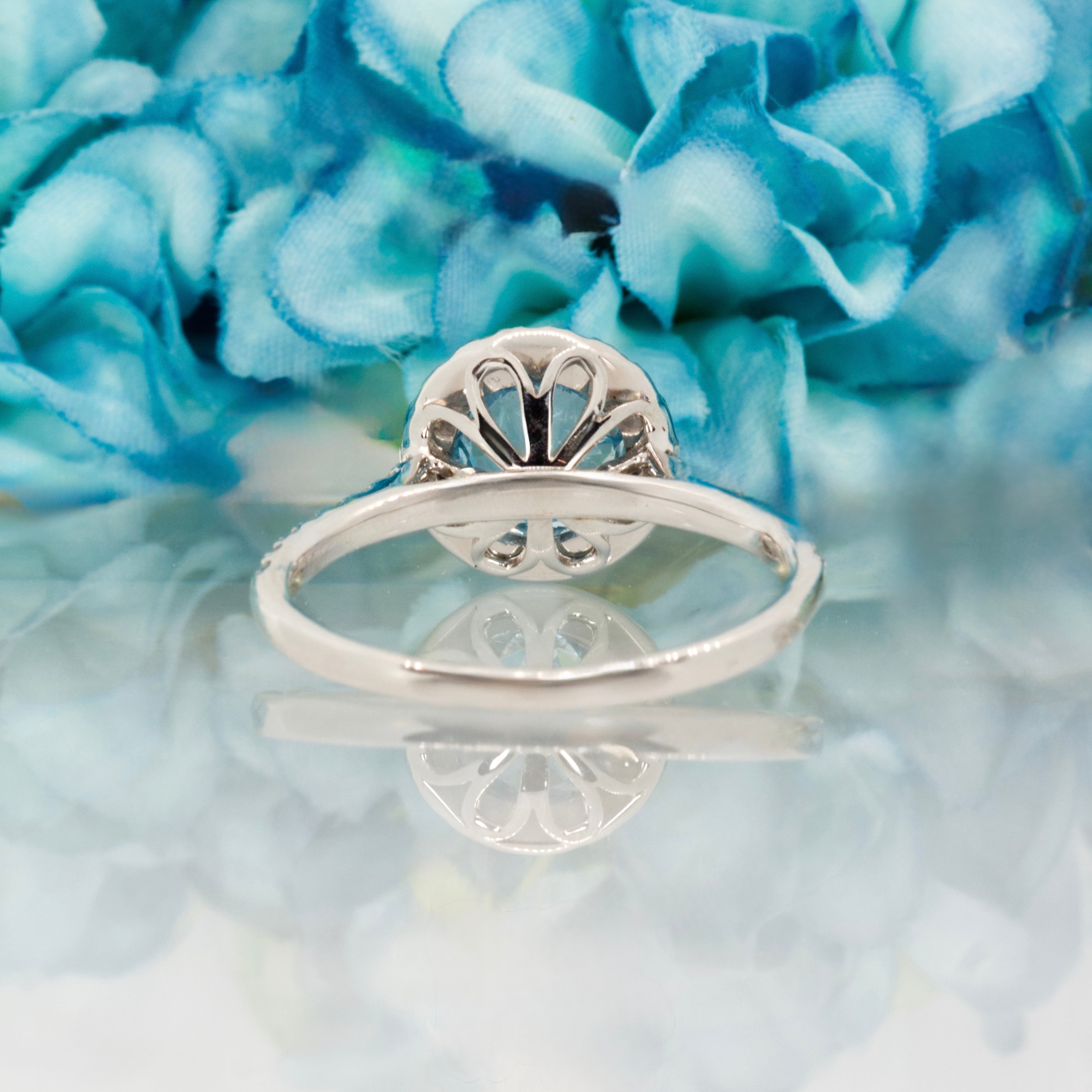 9ct White Gold Round Cut Aquamarine & Round Brilliant Cut Diamond Halo Cluster Ring