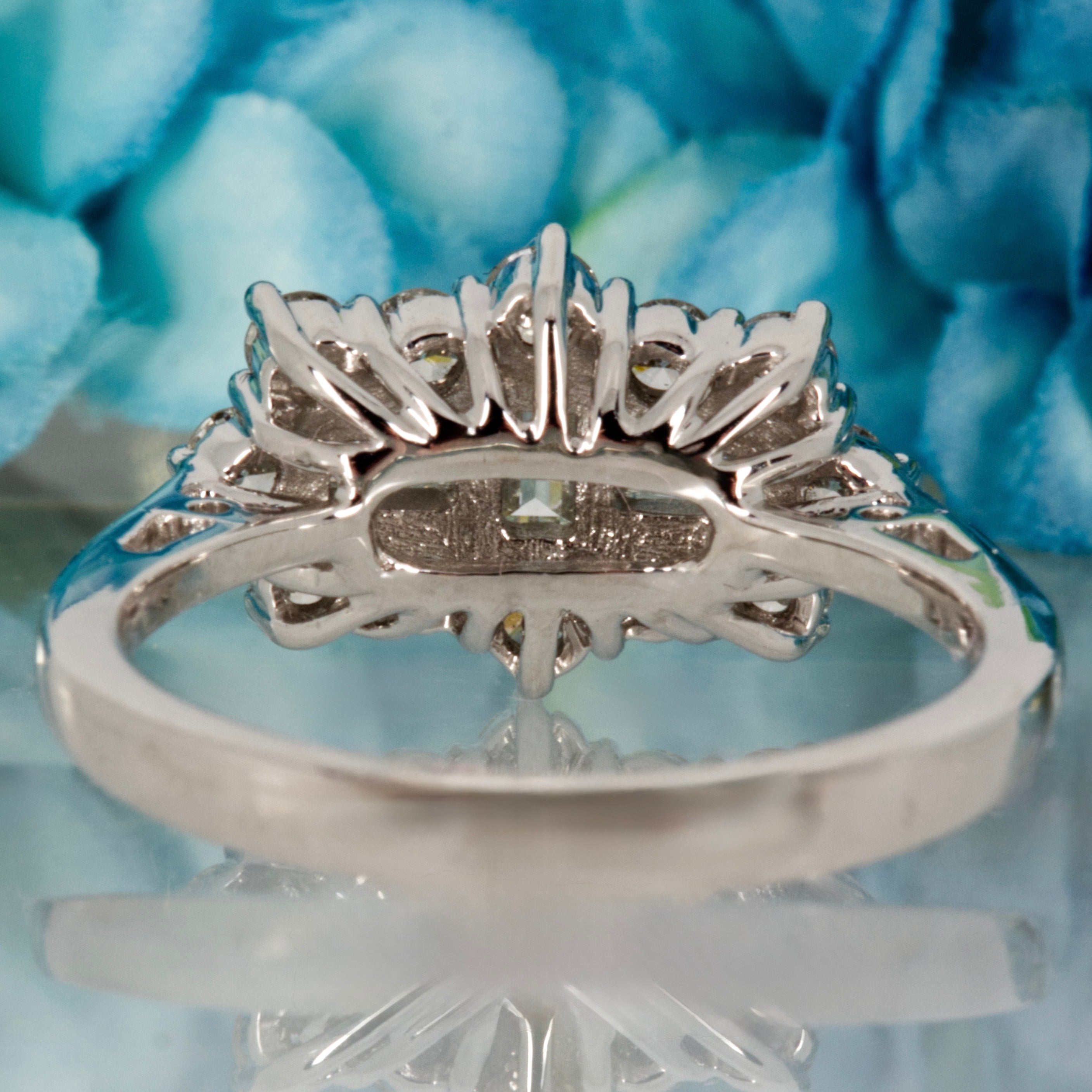 18ct White Gold 1.00ct Round Brilliant & Baguette Cut Diamond Cluster Ring