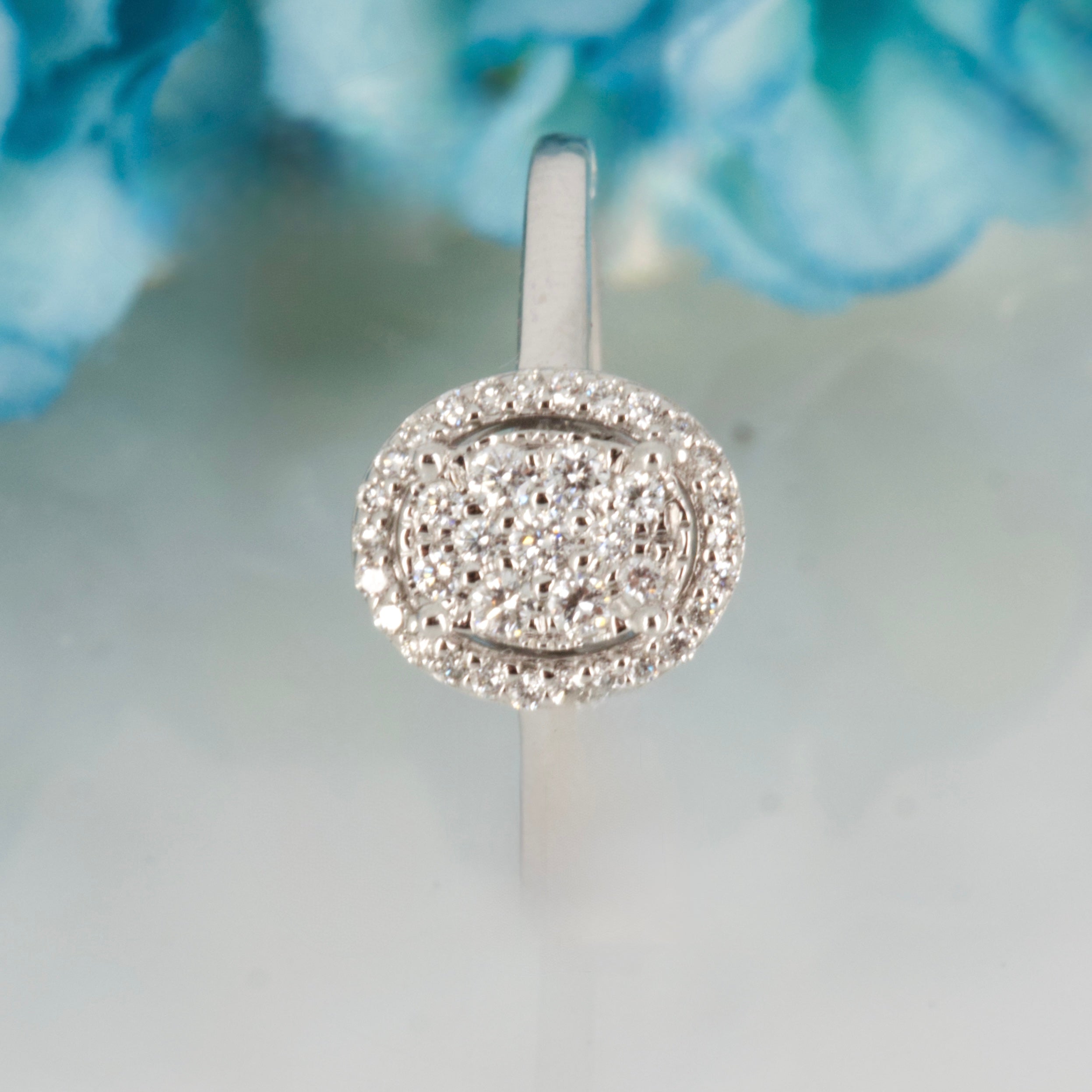 18ct White Gold 0.20ct Round Brilliant Cut Diamond Oval Cluster Ring