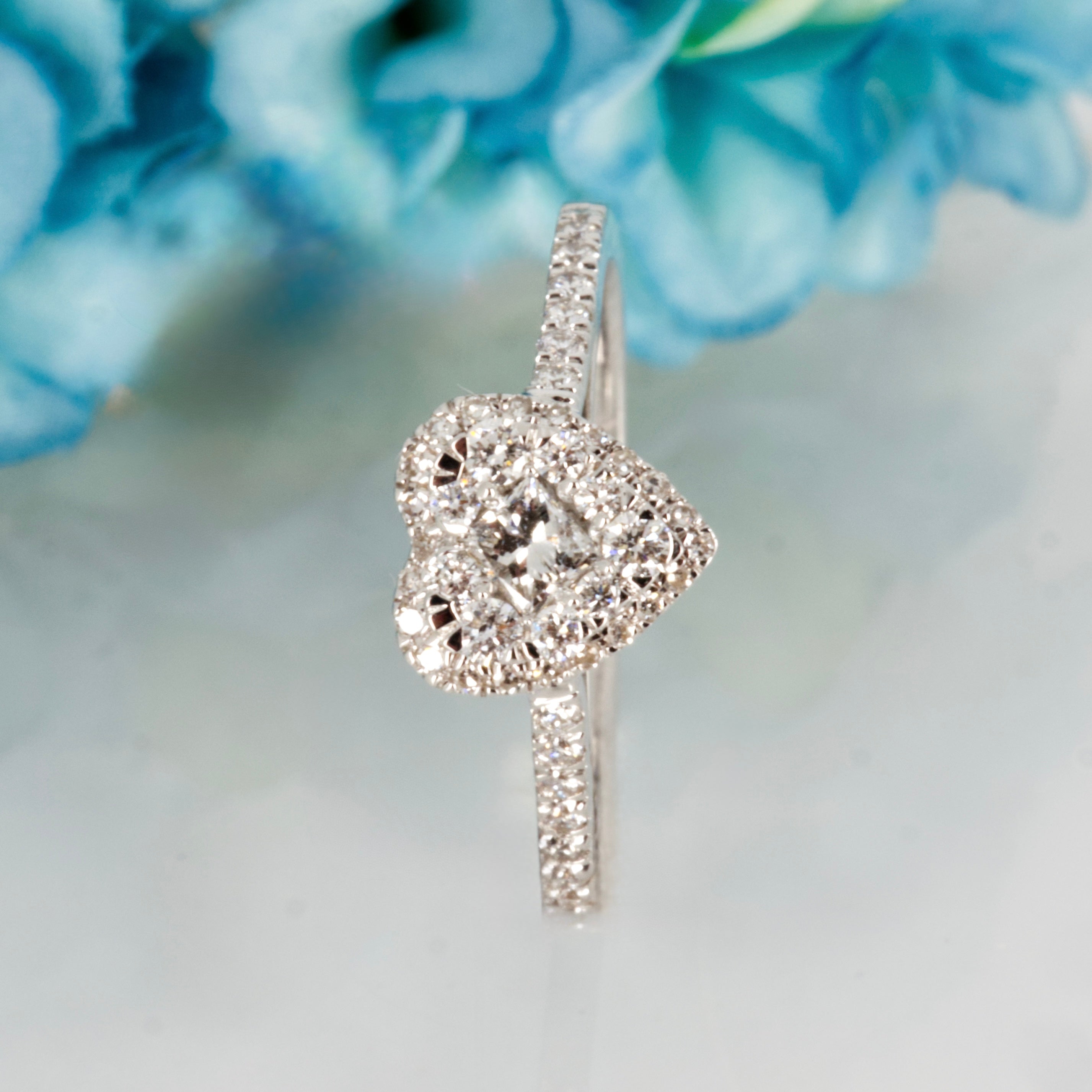 18ct White Gold 0.50ct Round Brilliant & Cushion Cut Diamond Heart Shaped Cluster Ring