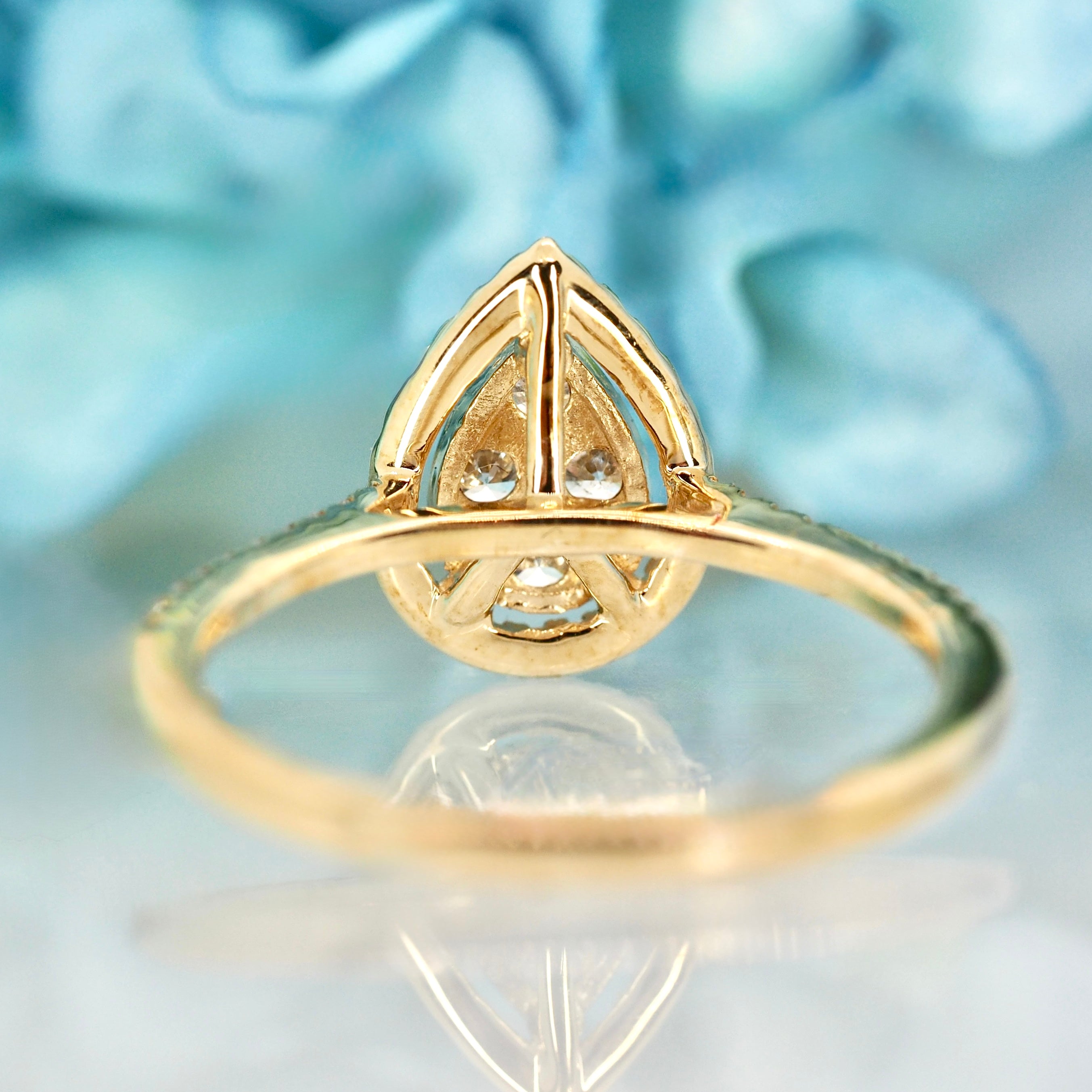 9ct Yellow Gold 0.45ct Round Brilliant Cut Diamond Pear Shaped Halo Cluster Ring