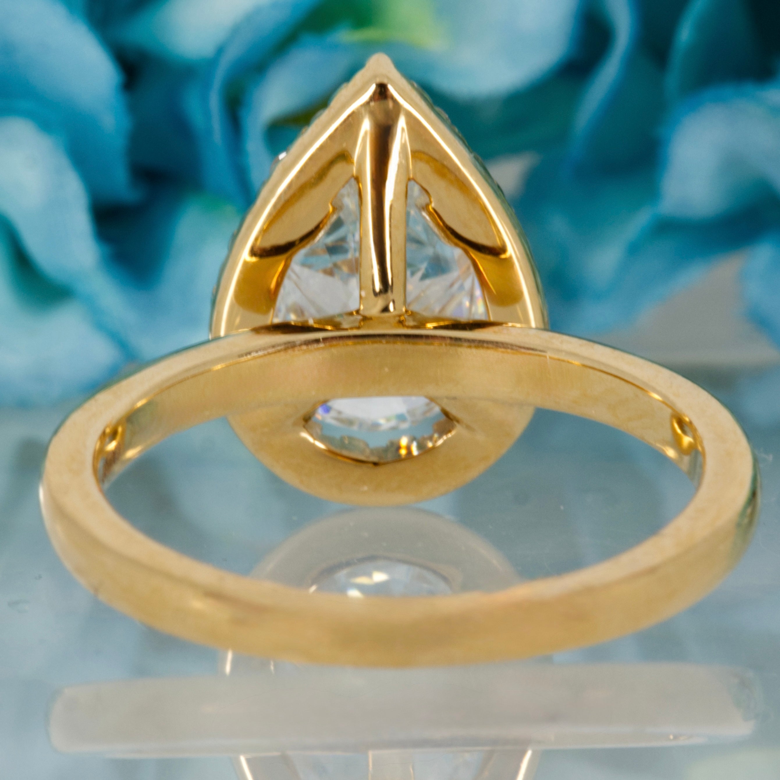 18ct Yellow Gold 2.00ct Pear Cut Lab Grown Diamond Halo Cluster Ring