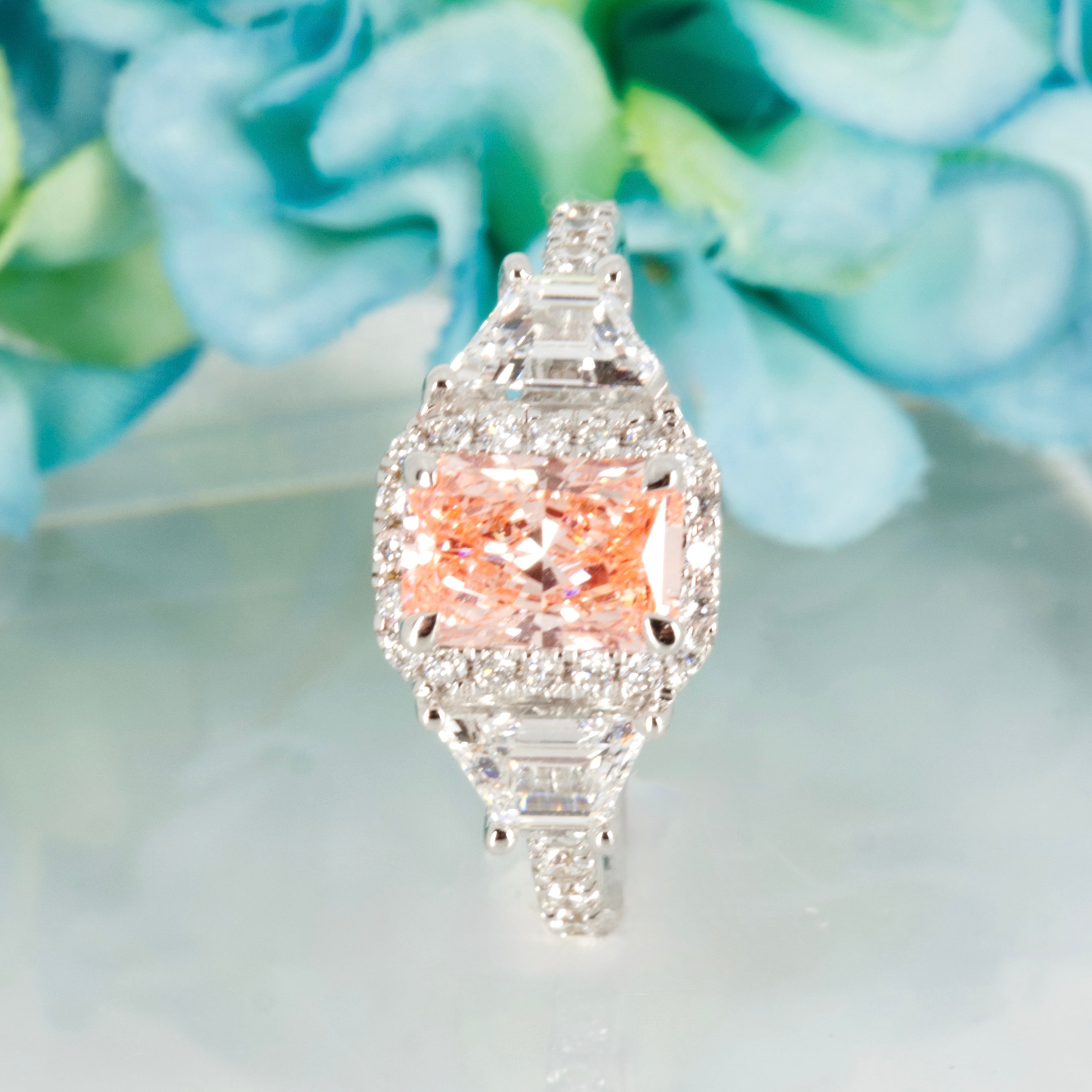 18ct White Gold Lab Grown Pink Diamond & Lab Grown Diamond Cluster Ring