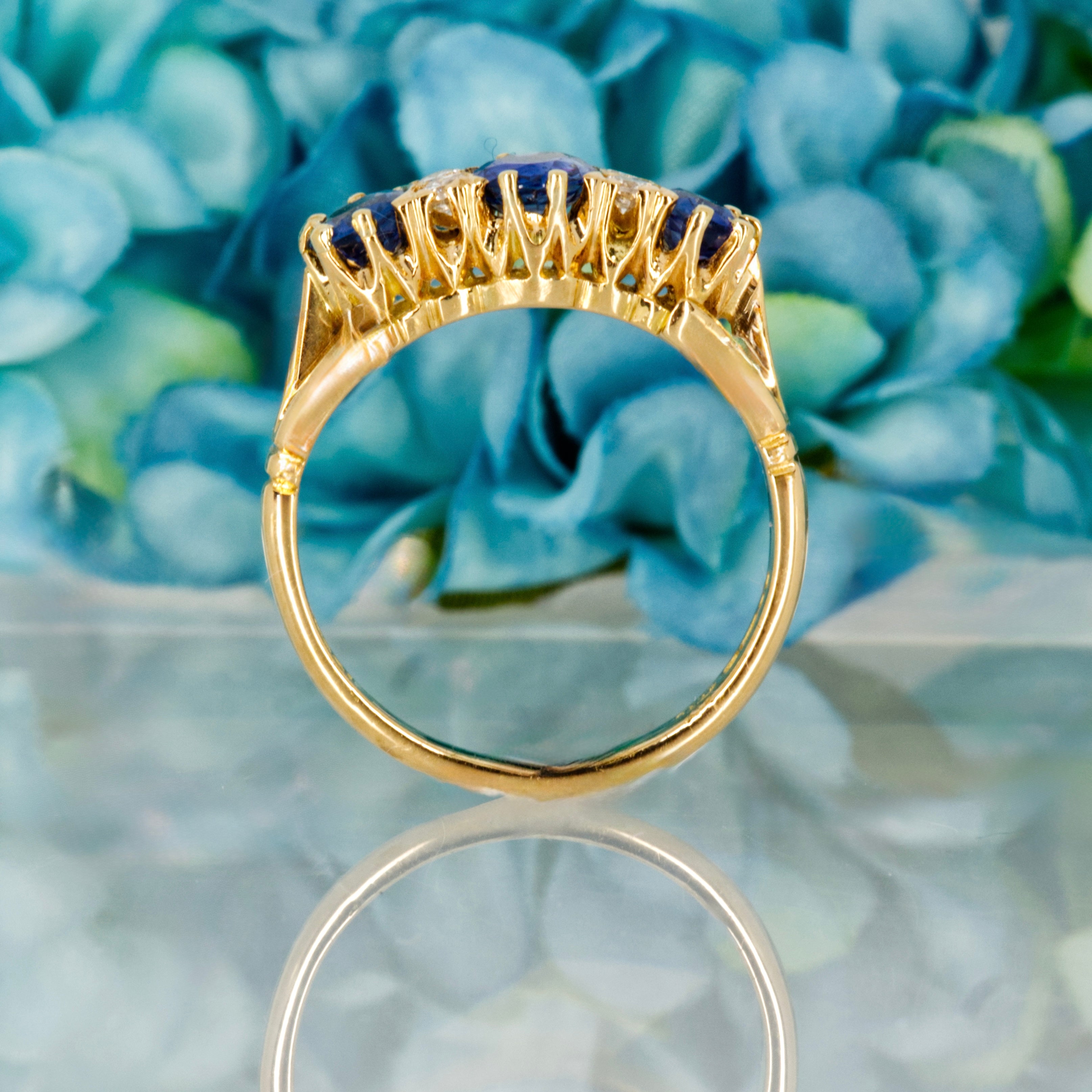 Pre-Loved 18ct Yellow Gold Oval Cut Sapphire & Round Cut Diamond Ring