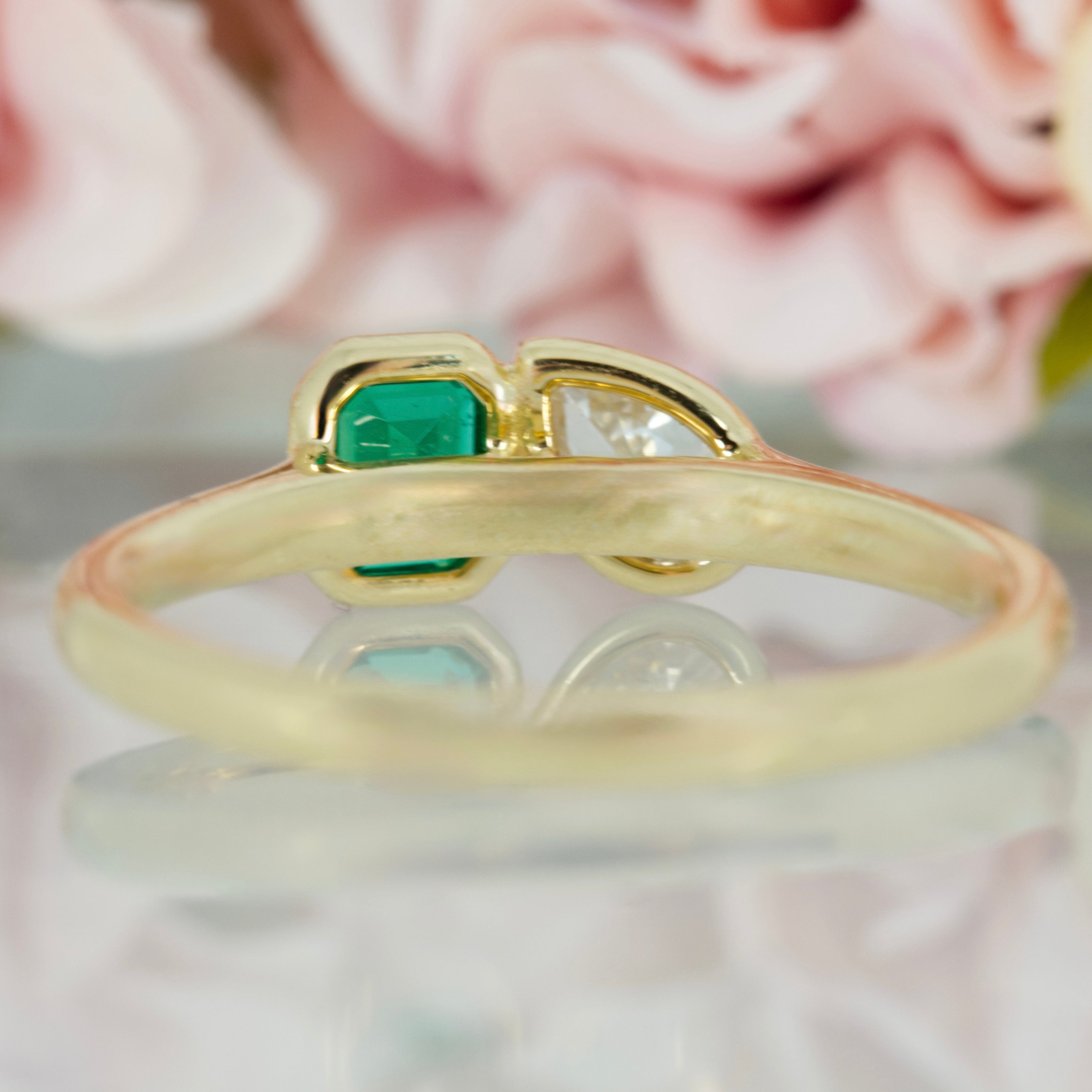 18ct Yellow Gold Octagonal Cut Emerald & Pear Cut Diamond Toi et Moi Ring